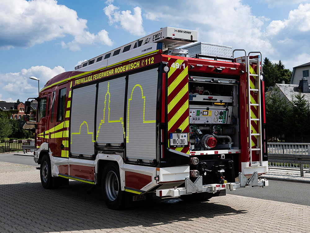 Fahrzeug mit Nachrüstanlage